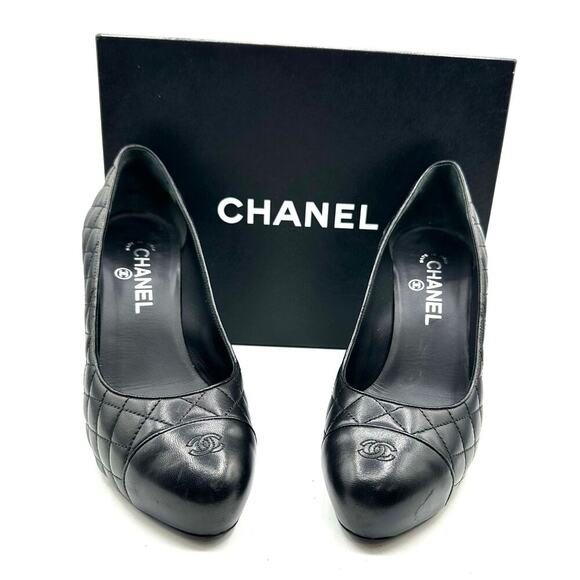 Chanel Women's Black Quilted Lambskin Leather Cap Toe Pump Heels Size 38 - Picture 1 of 14